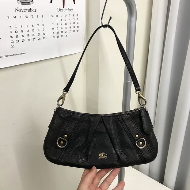 버버리 금장 레더 숄더백 가방