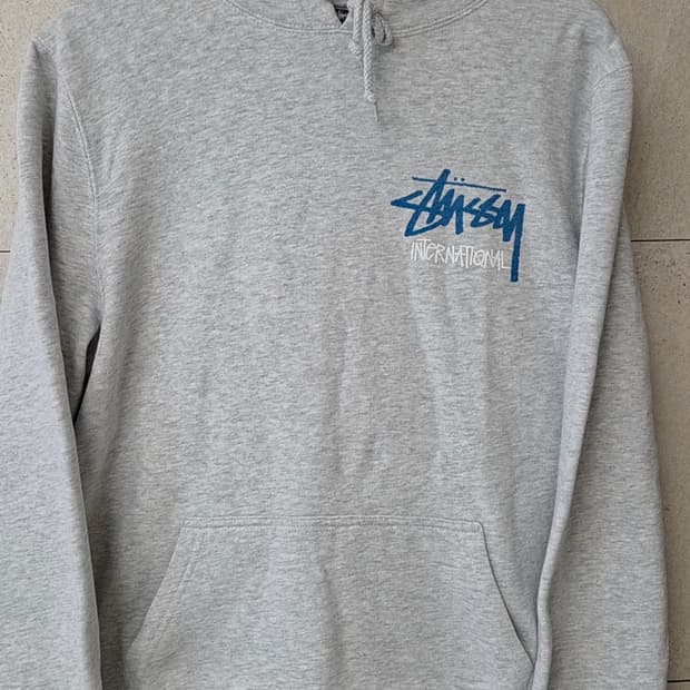 스투시 인터내셔널 기모 후드티 M 상태

상