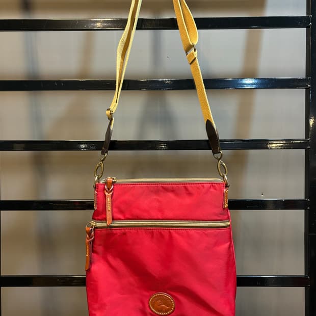 [FREE] 두니앤버크 Dooney & Bourke 나일론 크로스백 4.