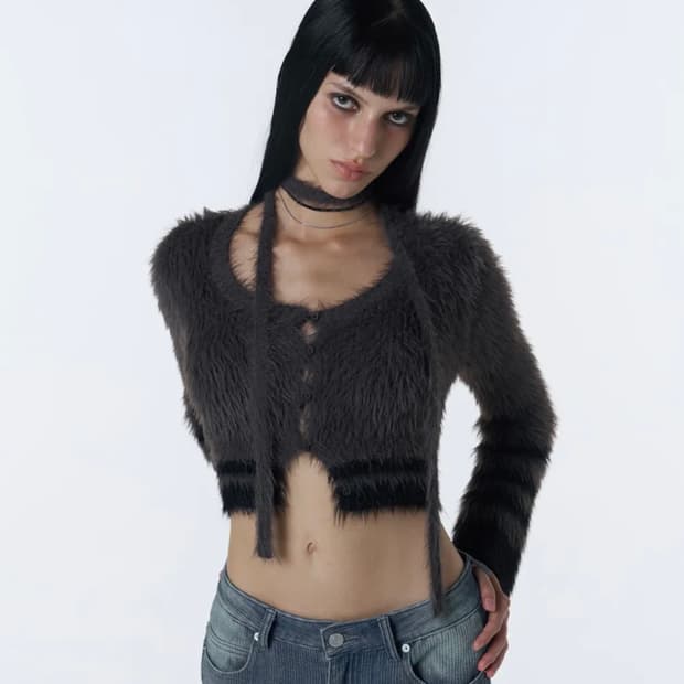 오디너리홀리데이 헤어리 퍼 크롭가디건 챠콜 스컬프터