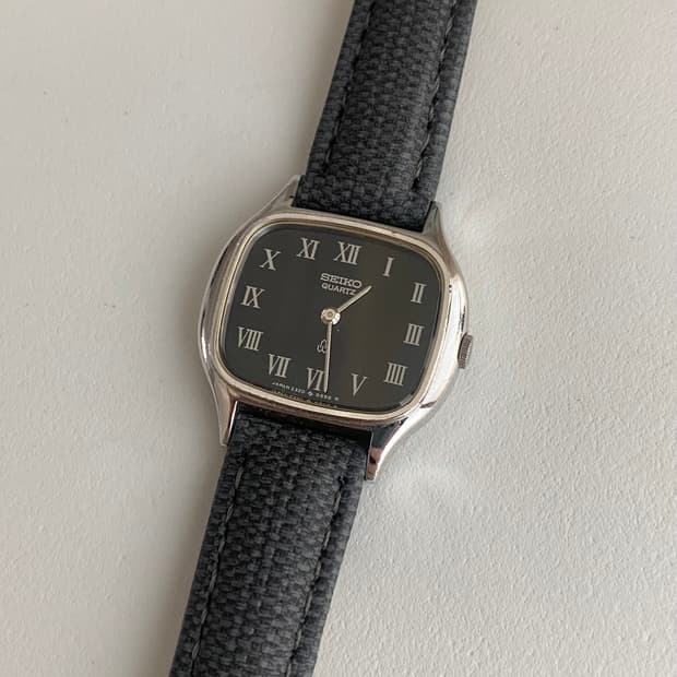 Seiko 세이코 쿼츠 블랙 로만 다이얼 클래식 쿼츠