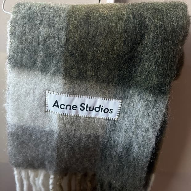 아크네 스튜디오 모헤어 머플러