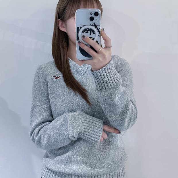 홀리스터 그레이 브이넥 니트