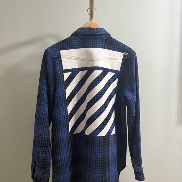 오프화이트 플란넬 스트라이프 셔츠