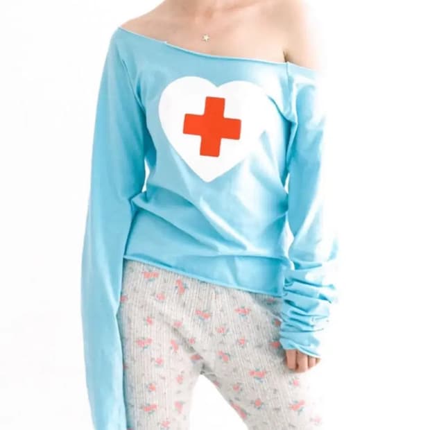 샵페어리 크로스 하트 컷오프 티셔츠