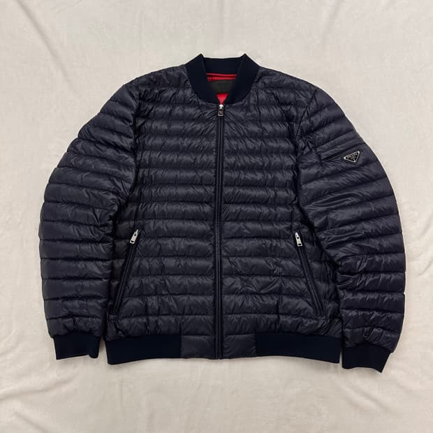 (52)프라다 삼각로고 경량 패딩 네이비