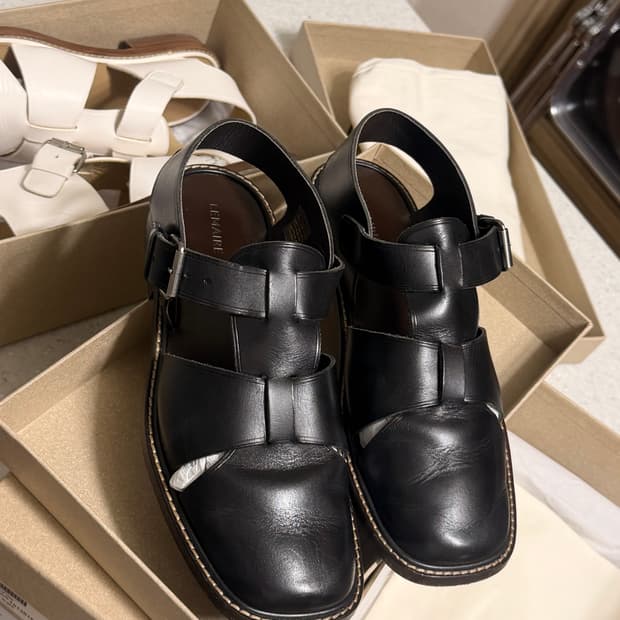 르메르 피셔맨 샌들 베지터블 탠 레더 블랙 41