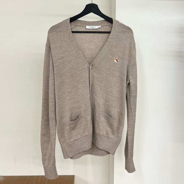 메종 키츠네 베이지 폭스 헤드 패치 클래식 가디건