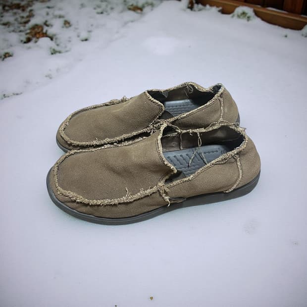 크록스 산타 크루즈 슬립온