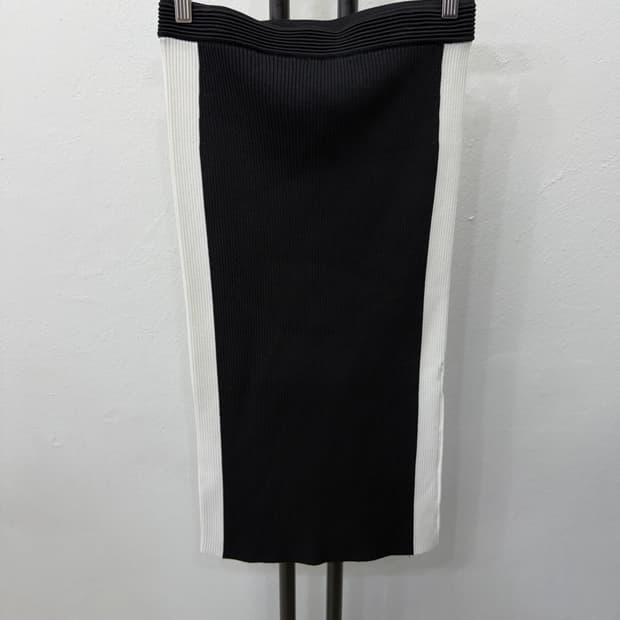 정품) 마이클코어스 블랙 화이트 배색 니트 스커트 S