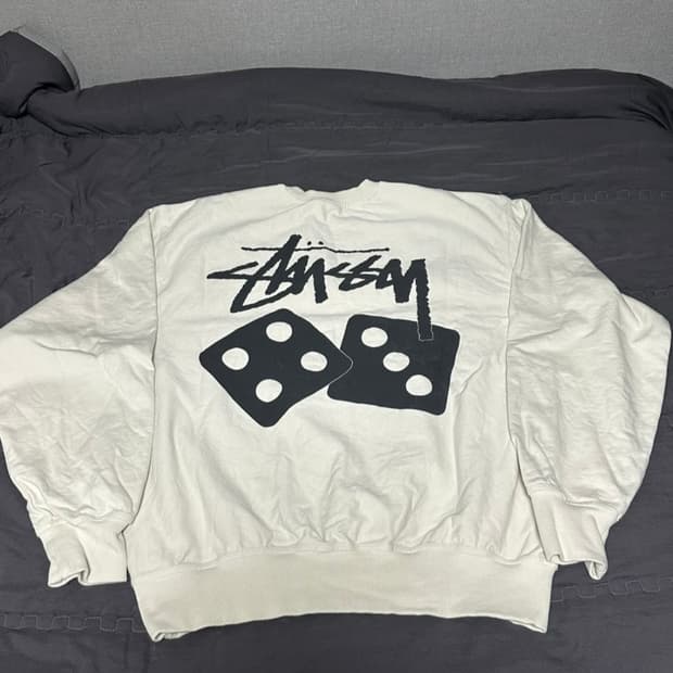 스투시 다이스 맨투맨