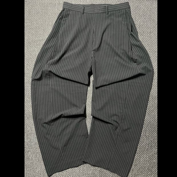 SIGNATURE 시그니처 멀티턱 와이드 스트라이프 슬랙스