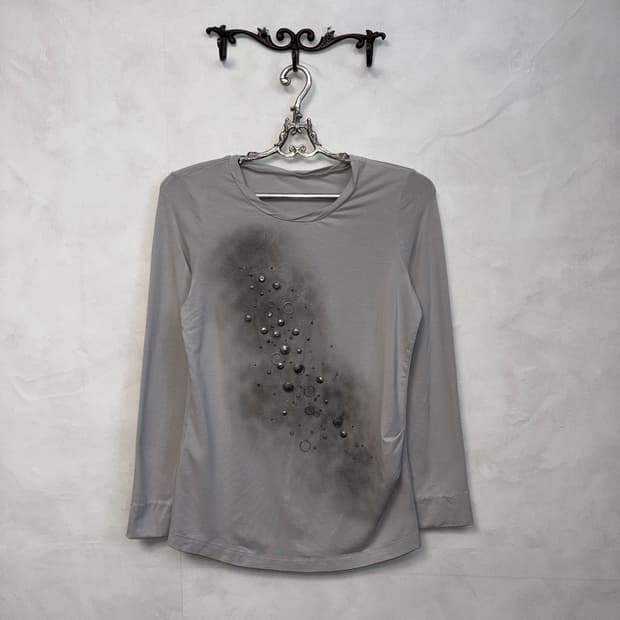 Gray grunge painted stud shirring sleeve