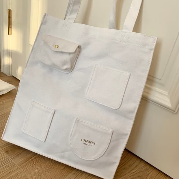 [새상품]샤넬 뷰티 멀티포켓 에코백