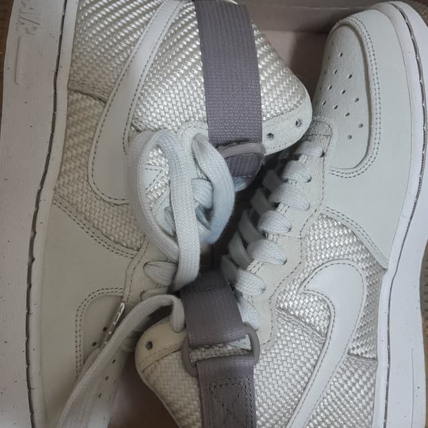 나이키 에어포스 1 하이 07 LX230 희소