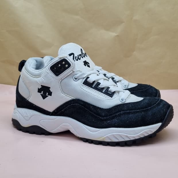 데상트 터보고스트 운동화 250