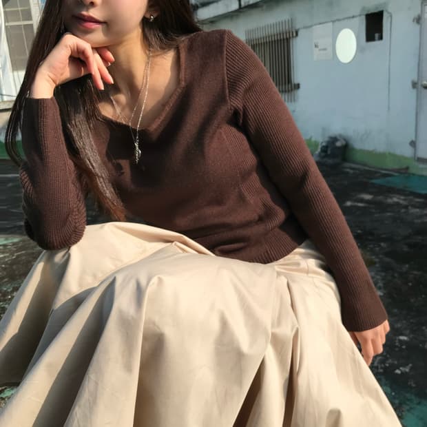 포켓 악센트 브라우니 니트 