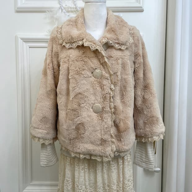 beige lace trim collar fairy fur jacket