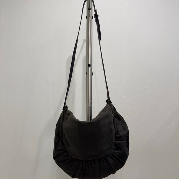 드리스반노튼 루나 폴드 숄더백