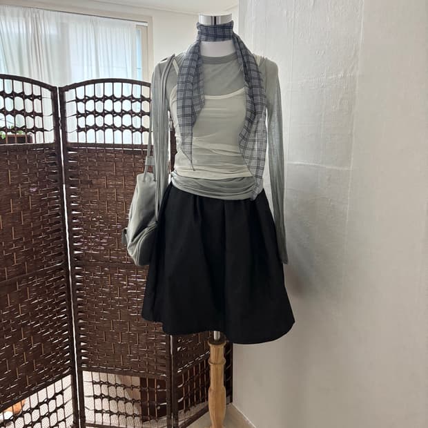 Wool t-shirt+Mesh sleeveless +Midi skirt