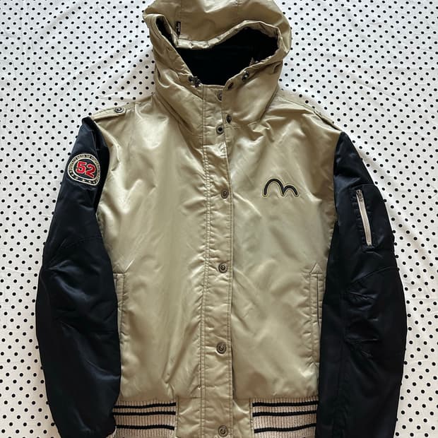 에비수 후드 바시티자켓