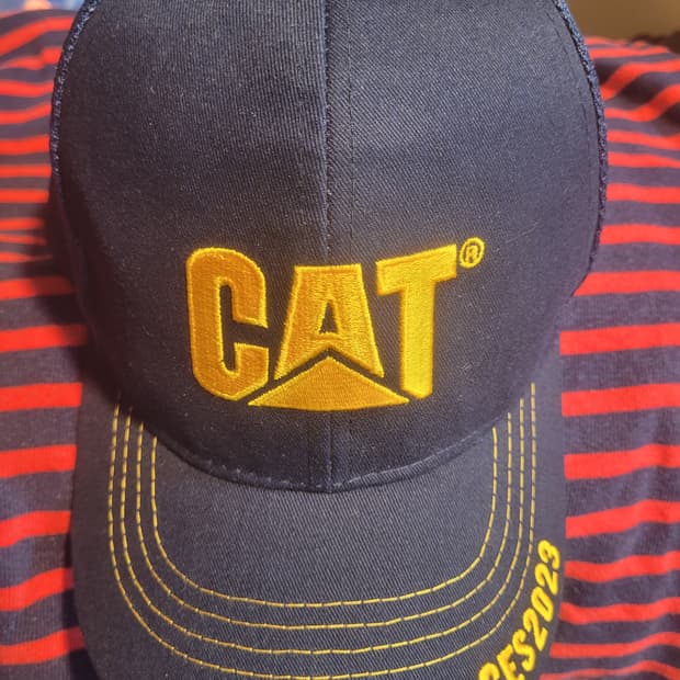 캐터필러 네이비 트러커캡