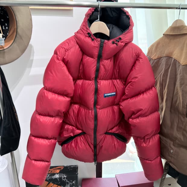 XL) Feathered Friends 헬리오스 레드