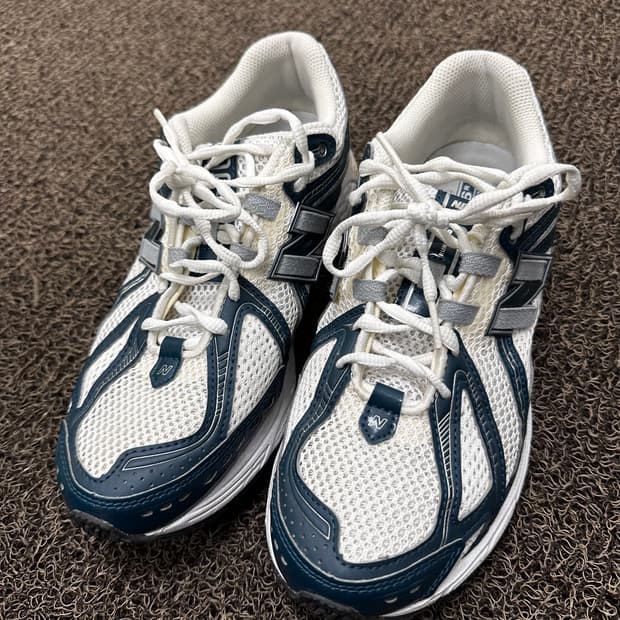 뉴발란스 1906R 운동화 265사이즈