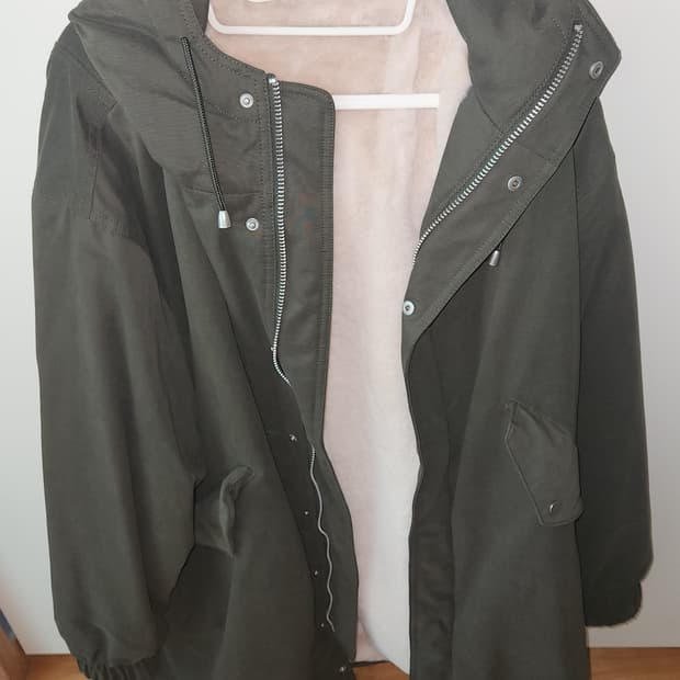 ZARA 카키 색 털 코트