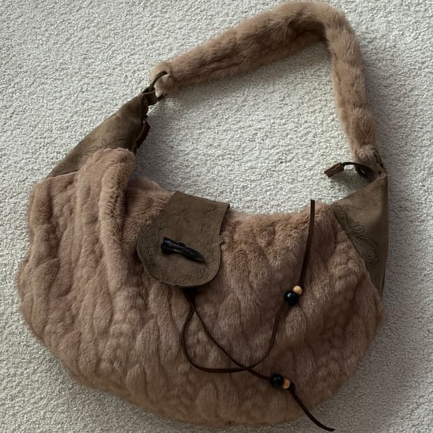 Horseshoe Fur Bag Brown