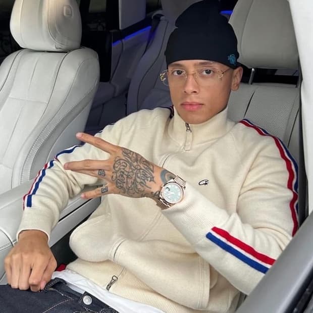 corteiz vvs knit fleece cream