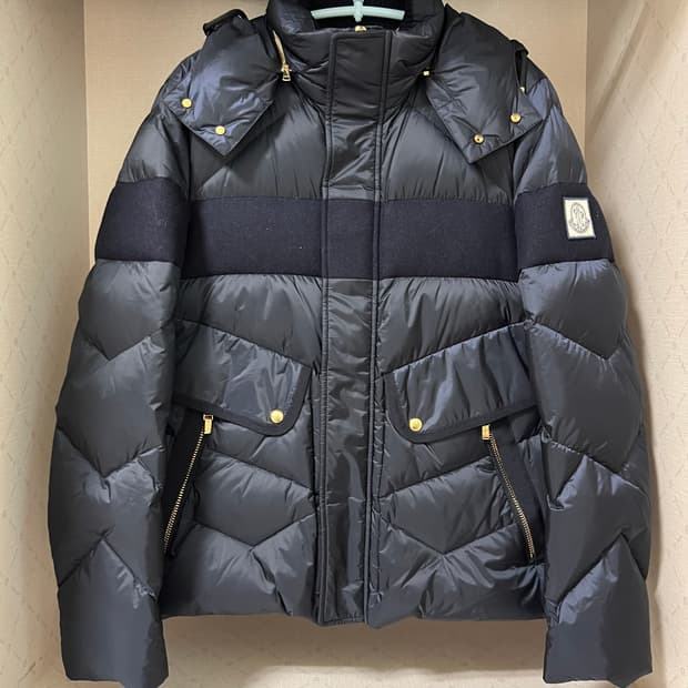 몽클레어 금장 감마블루 패딩 2사이즈