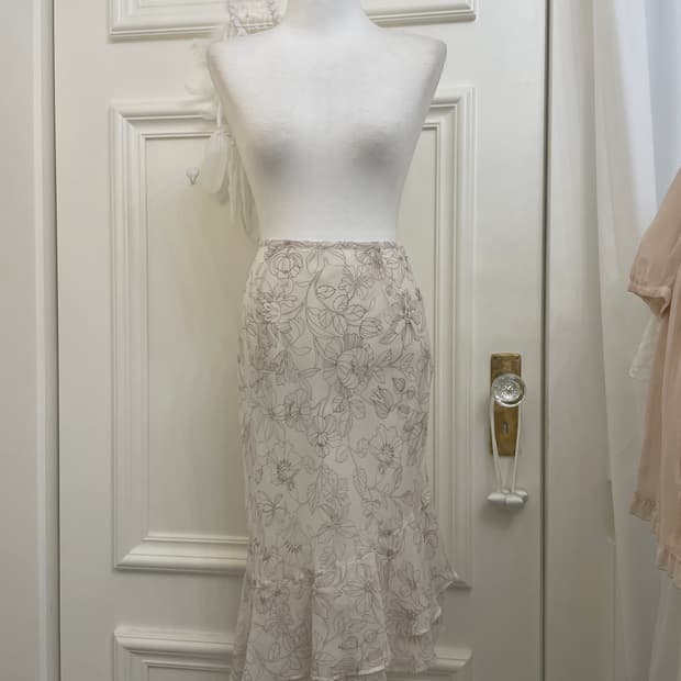ivory flower lining unbalance skirt