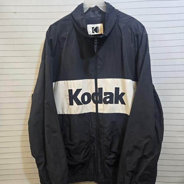 코닥 우븐 블랙 빅로고 짚업자컷