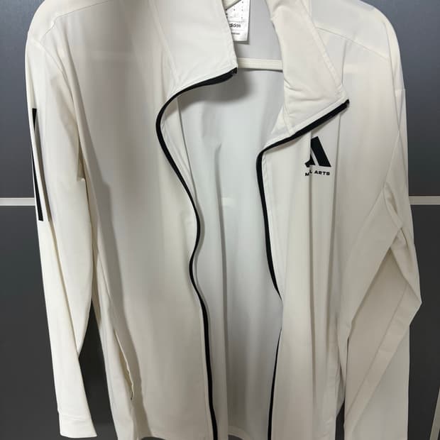 아디다스 흰색 바람막이