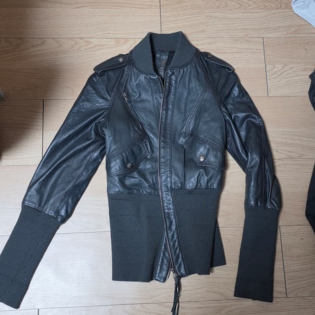 페트리지아페페 양가죽 리얼레더 허리 밴딩 레더자켓