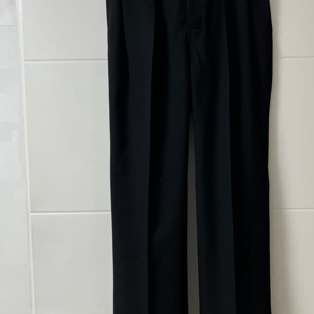 인사일런스 핀턱 팬츠