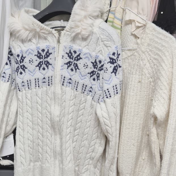 (나눔)아이보리 진주 니트 눈꽃무늬 패턴 후드집업 니트 러블리 갸루빈티지