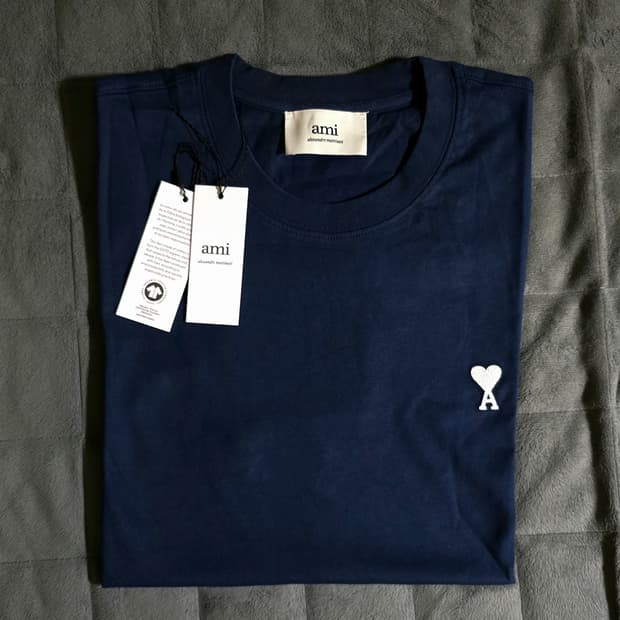 25ss 아미 오가닉 코튼 반팔 티셔츠
네이비 XL사이즈