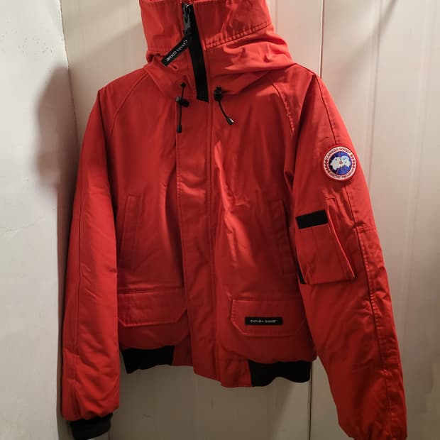 캐나다구스 칠리왁 레드봄버 패딩 L