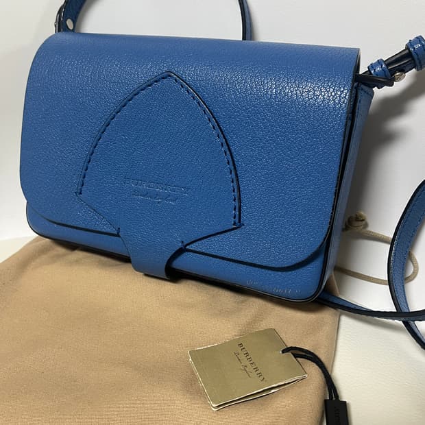 버버리 가죽 크로스백