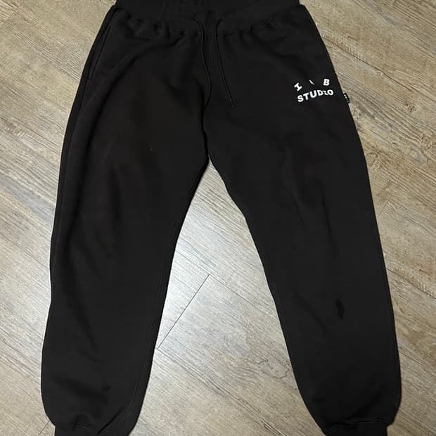 아이앱스튜디오 스웨트팬츠 브라운