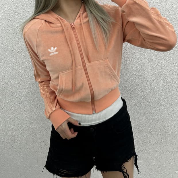 아디다스 미니로고 코랄 벨벳 크롭 후드집업 XS