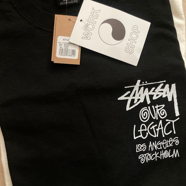 [L]스투시 x 아워레가시 서프맨 피그먼트 다이드 티셔츠 블랙