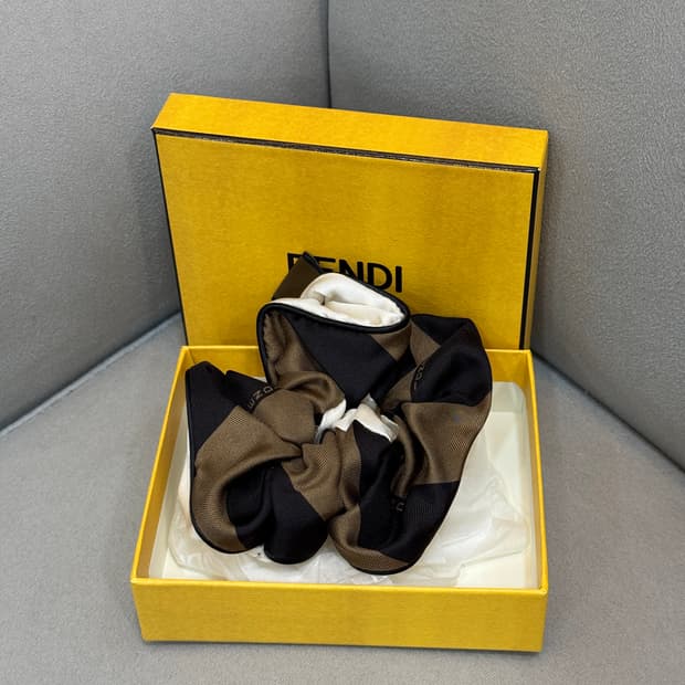 펜디 슈슈 곱창 스크런치 머리띠 