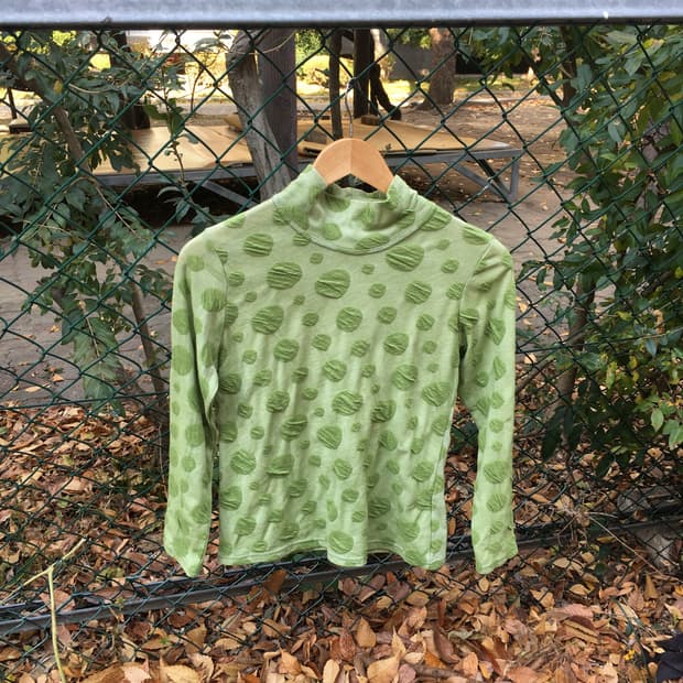 연두 도트 목폴라 티셔츠 