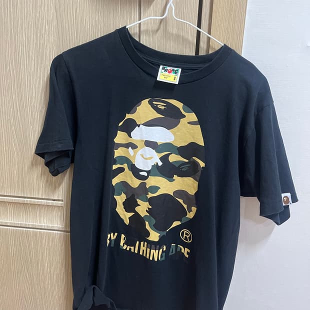 베이프 퍼스트 카모 바이 베이싱 에이프 티셔츠 블랙 옐로우