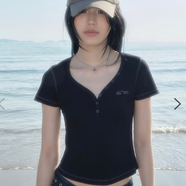 애즈온 LEAF BUTTON T black