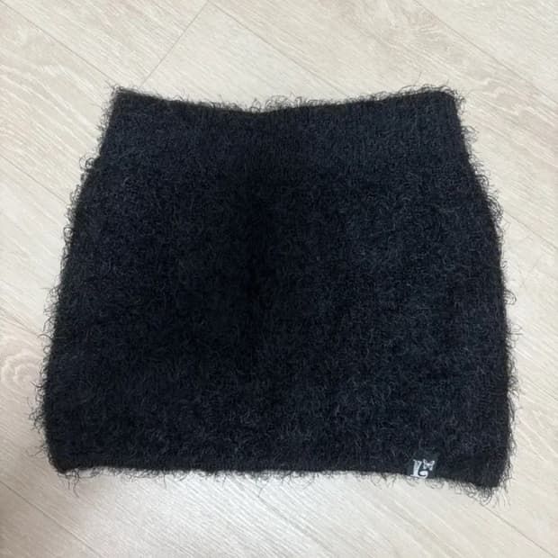 러브이즈트루 블랙 탑