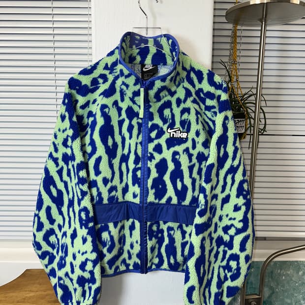 나이키 애니멀 크롭 플리스 